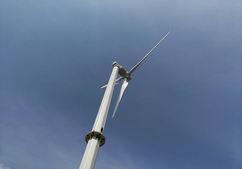 小型家用光伏板和小型風(fēng)力發(fā)電機(jī)能同時連接電池嗎？
